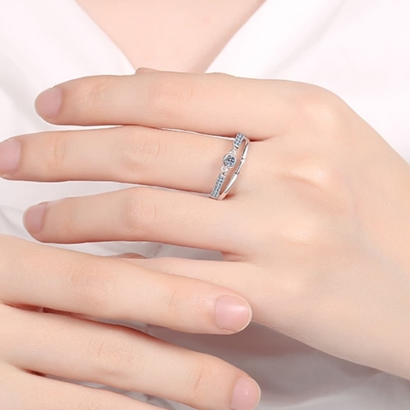 Rhodium Plated White Gold 925 Sterling Silver Split Band Moissanite Zircon Ring - Picture 3 of 7